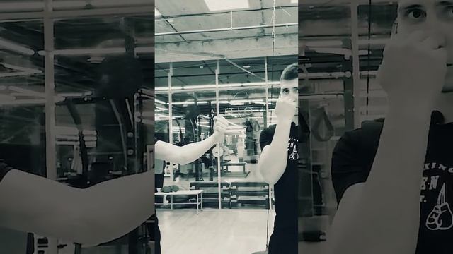 Базовые шаги в боксе. Для чего они нужны? #бокс #спорт #goldengloves смотреть онлайн