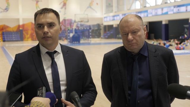 Владимир Потанин приехал с рабочим визитом в Норильск: программа реновации, НГИИ, спорт-холл «Айка» смотреть онлайн