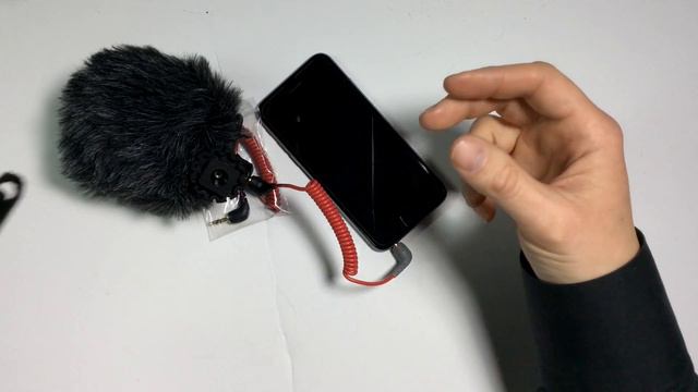 Using a Rode VideoMicro Microphone With the iPhone 6 смотреть онлайн