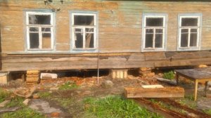 Замена нижнего венца и восстановление фундамента.