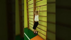 Комплекс упражнений на гимнастической стенке