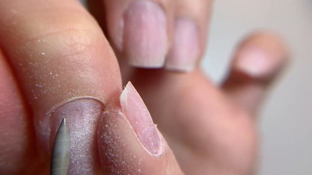 Сердце на ногтях из светоотражающих блёсток. Коррекция цветной базы. Опил мягкого квадрата. смотреть онлайн
