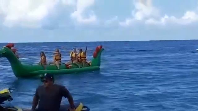 Водные буксируемые аттракционы/Яхт-клуб Гагра/ смотреть онлайн