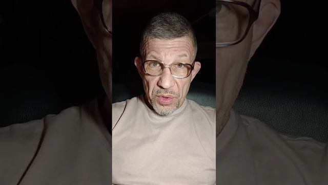 Человек который верит в то что написано в учебниках больше чем в здравый смысл. смотреть онлайн