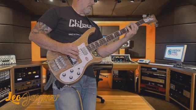 Weird Bass Line That's Catchy - VOX Pathfinder Bass 10 - Rickenbacker DIY смотреть онлайн