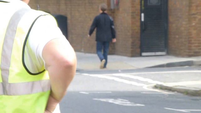 Sherlock S3 filming 21 August 2013 - First take of scene смотреть онлайн