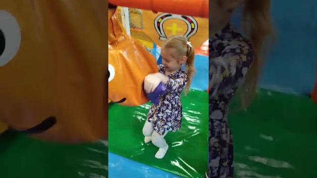 Детский лабиринт 5 этажей, тестируем в 32 годика смотреть онлайн