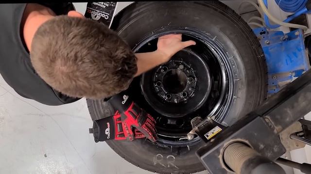 Camera INSIDE a tire with Counteract Balancing Beads смотреть онлайн