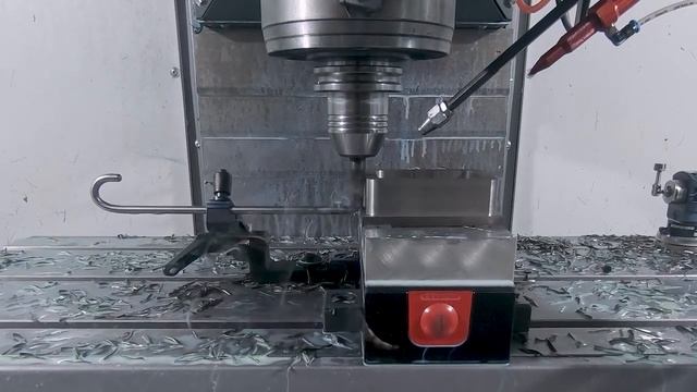 Machining Cast Iron 65-45-12 on a VF-2SS - Haas Automation смотреть онлайн