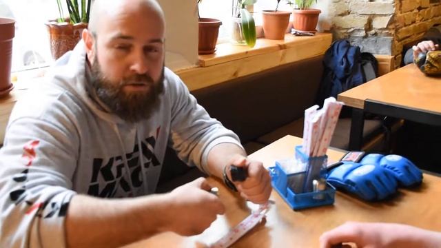 Драка в баре - как использовать подручные средства смотреть онлайн