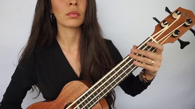 REVIEWING THE BIGGEST UKULELE - DONNER BASS смотреть онлайн