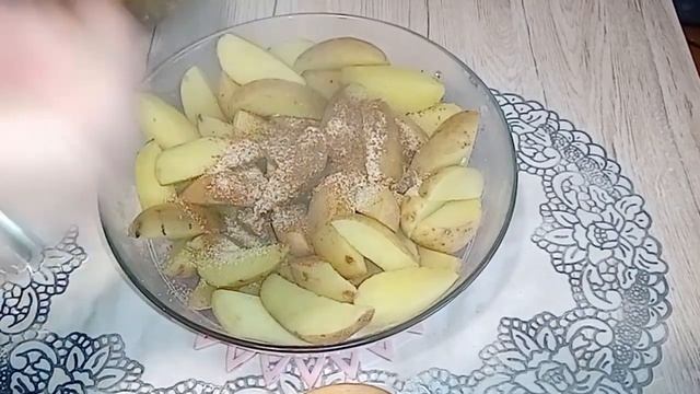 КАК ЗАПЕЧЬ КАРТОШКУ В ДУХОВКЕ ЗА 20 МИНУТ. Картофель по-селянски. Секрет вкусной запеченной картошк смотреть онлайн
