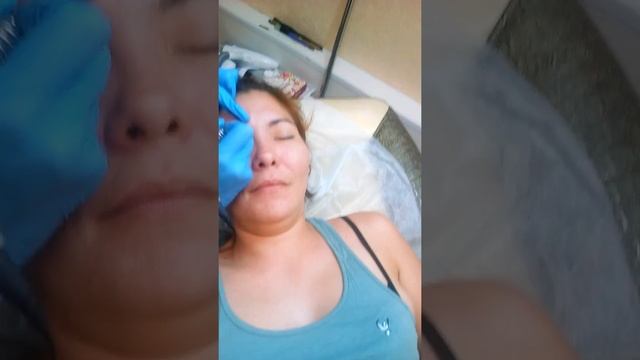 Студия татуировки Сочи-центр. Бьем директора без анестезии, прямо в бровь смотреть онлайн