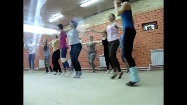 Растяжка на шпагат! (наша развеселая разминка для отличного разогрева) смотреть онлайн