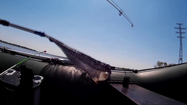 Ловля карася донной снастью с лодки. Карась. смотреть онлайн