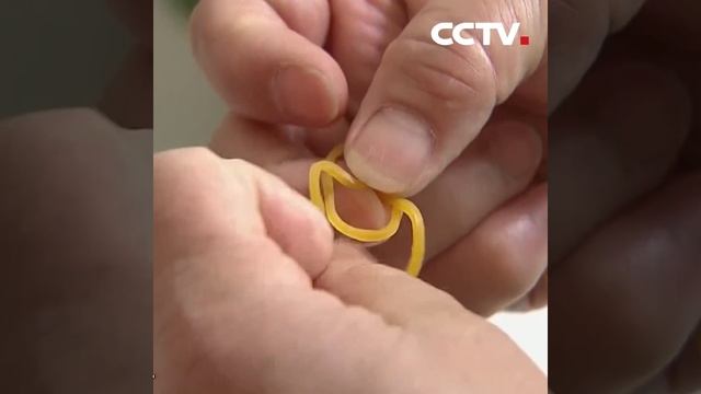 Как убрать волосы и шерсть|CCTV Русский смотреть онлайн