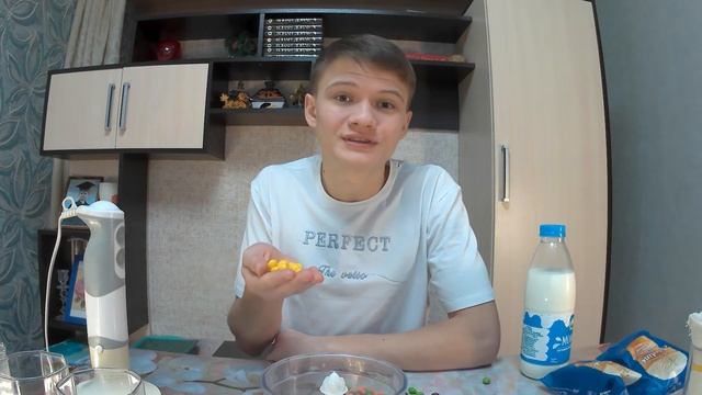 МОЛОЧНЫЕ КОКТЕЙЛИ ИЗ СКИТЛСА | SKITTLES смотреть онлайн
