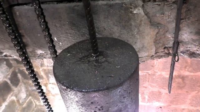 Только Русские могут починить ЧАСЫ-КУРАНТЫ на старой башне в Baños de Agua Santa смотреть онлайн
