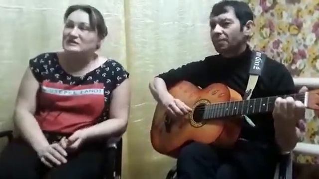 Изгиб гитары жёлтой