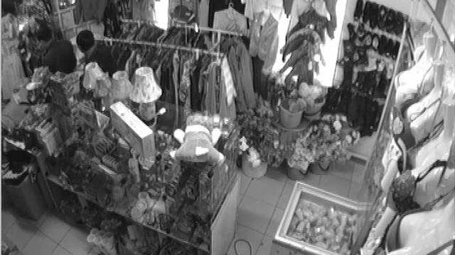 воры магазина с. Улеты вид с другой камеры.avi смотреть онлайн