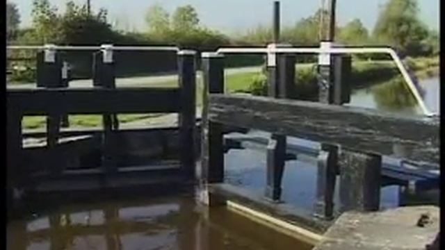 The Grand Canal in Ireland with Barrowline Cruisers смотреть онлайн