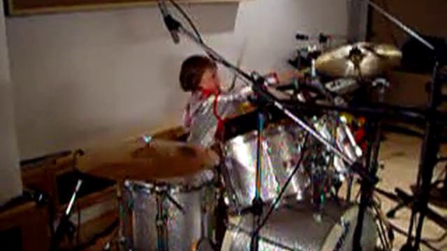 YOUNG DRUMS смотреть онлайн