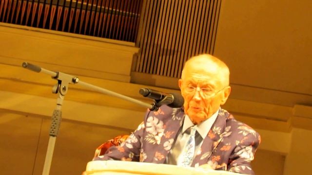 Евгений Евтушенко - "Я знаю, что живет мальчишка где-то...". смотреть онлайн