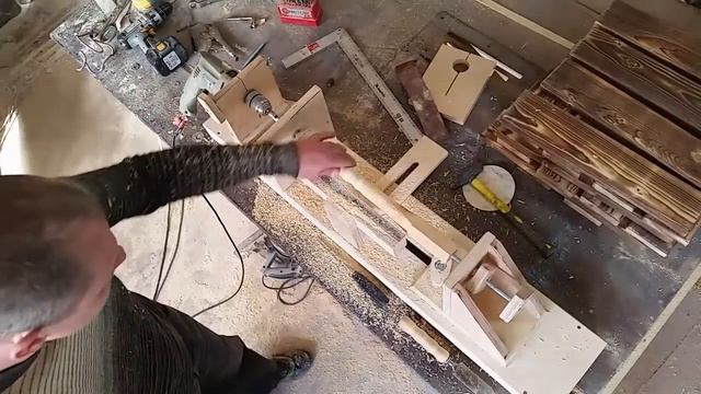 Токарный станок из фанеры с двигателем дрелью. смотреть онлайн