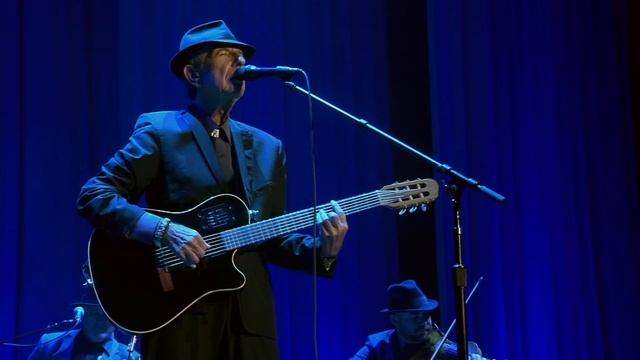 Leonard Cohen - Famous Blue Raincoat (Live in Dublin - short) смотреть онлайн