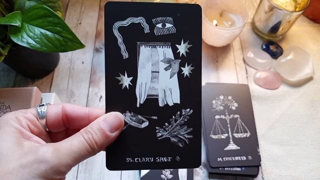 DIRT GEMS ORACLE | Walkthrough, Review & Tarot Deck Pairing смотреть онлайн