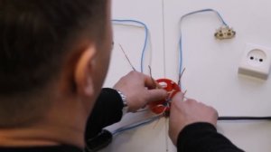 Как подключить выключатель света и подключить розетку