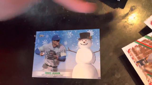 2021 Topps Holiday Mega Box смотреть онлайн