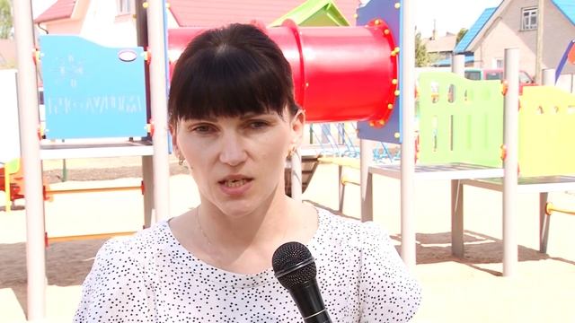 В микрорайоне Грива открылась новая детская площадка смотреть онлайн