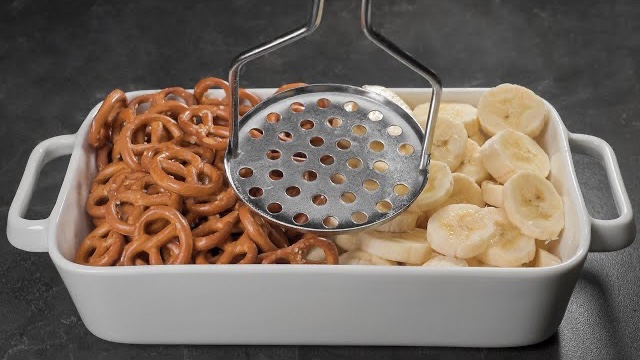 Смешал банан и печенье брецели и вот, что у меня получилось. Делюсь рецептом с вами смотреть онлайн