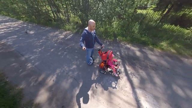 Прогулка с ребенком на МоноКолесе. смотреть онлайн