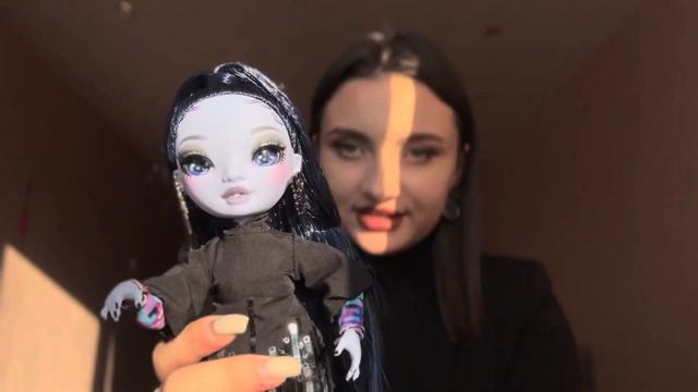 Распаковка/обзор куклы Shadow High Raina «GLITCH» смотреть онлайн