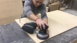 Процесс обработки и шлифовки шпона