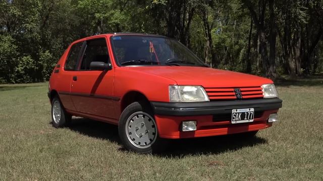 VAS A LLEGAR LEJOS Peugeot 205 XS Año 1993 Color Rouge Vallelunga Con 60.000 Km - Oldtimer