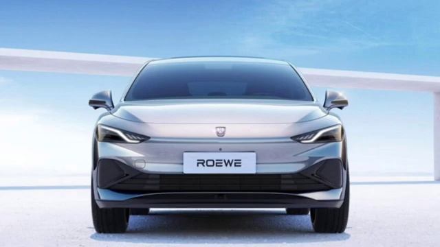 Unveiling the Roewe D7: A New Era of Electric and Hybrid Mobility || @AutomotiveZone91 смотреть онлайн
