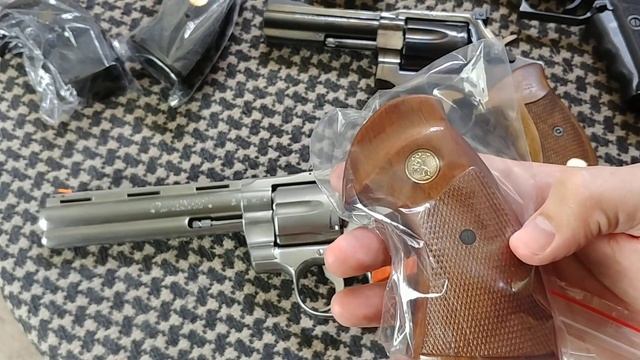 Las Cachas Originales para el Colt Python смотреть онлайн