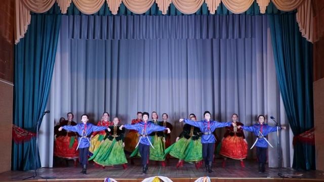 Образцовый ансамбль народной песни и танца "Забава" - "Я на печке молотила" смотреть онлайн