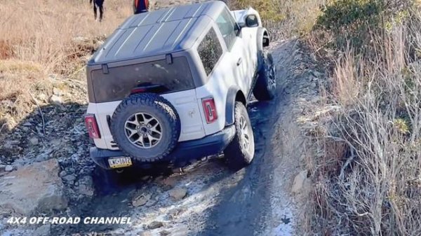 Bronco vs Wrangler vs 4Runner 2022 Comparison 4x4 OffRoad Mid Size SUV