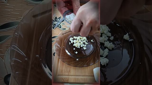 Как нарезать яйца без ножа. Советский лайфхак для кухни смотреть онлайн