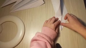Как сделать за 30 секунд бумажные самолётики.