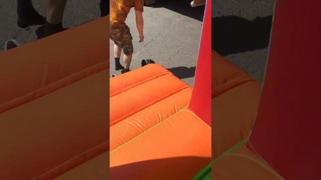 Обзор надувного батута с крышей 8,5 х 5,5 "Саванна" Air-Games.Коммерческий батут. Уличный батут. смотреть онлайн