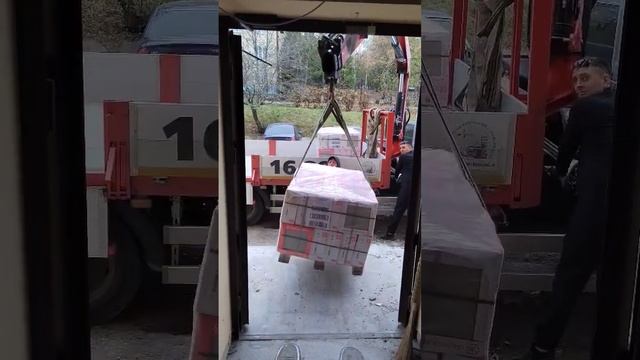 Разгрузка плитки #магазинмагнит #отделка #плитка #кисловодск смотреть онлайн