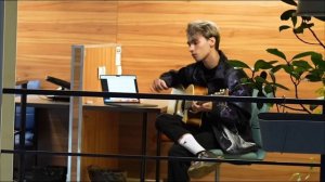 Нарушил тишину в библиотеке а потом....