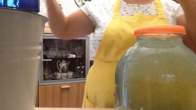 Очень вкусная , хрустящая и полезная квашенная капуста.кладезь витамина С. смотреть онлайн