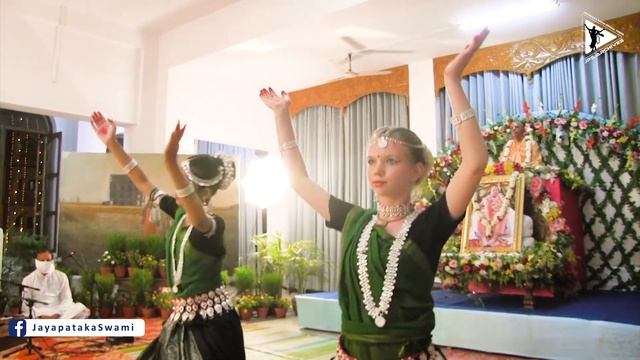 Vedic Dance Offering given to His Holiness Jayapataka Swami on his 72nd Vyasa Puja Adhivasa Ceremon смотреть онлайн