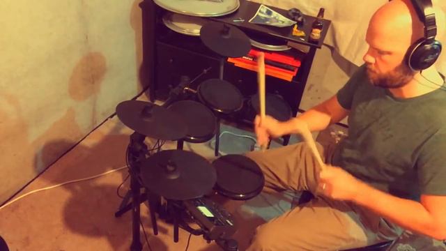 Alesis Nitro demo with Garage Band смотреть онлайн